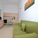 Apartment Con Piscina Piricone