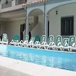 Con Piscina Piricone Apartmán *