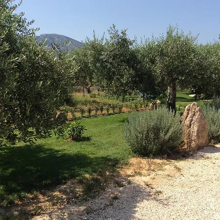 Apartman Appartamento Con Piscina Piricone Verde