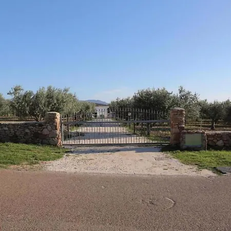 Apartman Appartamento Con Piscina Piricone Verde