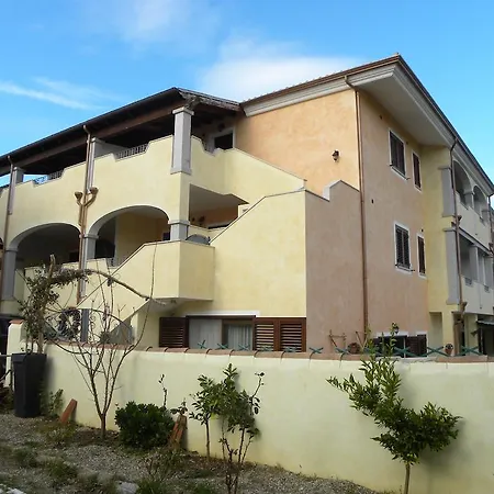 Apartman Appartamento Con Piscina Piricone Verde *