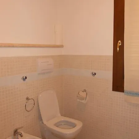 Apartman Appartamento Con Piscina Piricone Verde