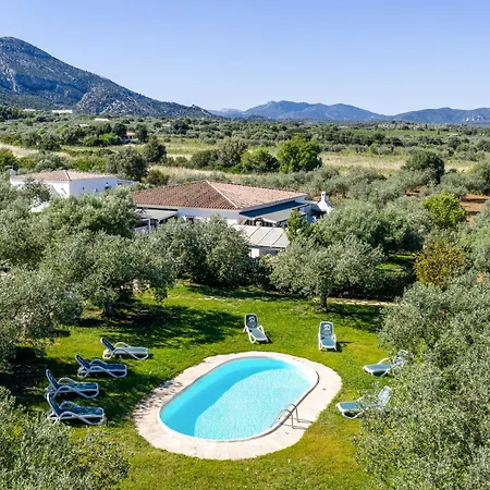 Con Piscina Piricone Orosei