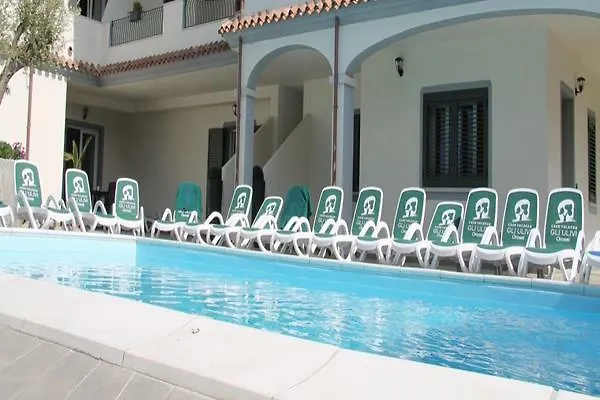 Con Piscina Piricone Apartment *